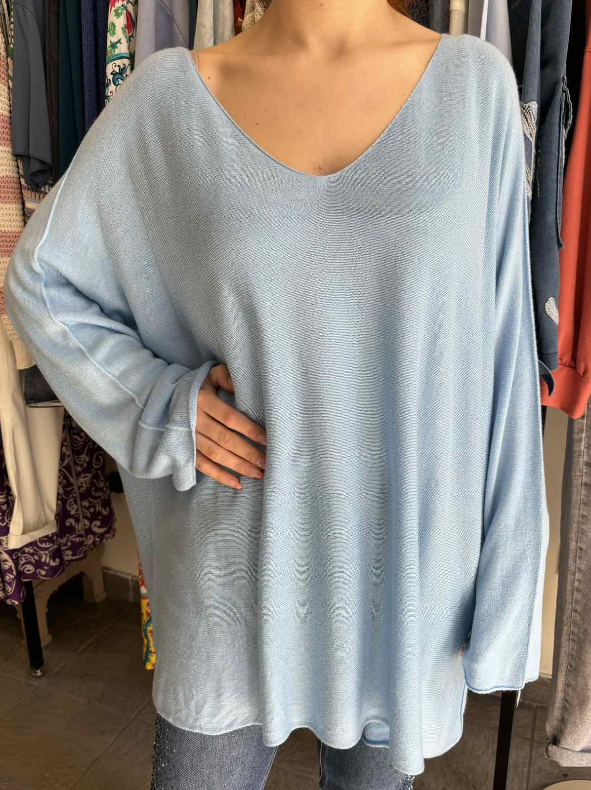 PLUS SIZE ΠΛΕΚΤΗ ΜΠΛΟΥΖΑ ΜΕ V ΣΕ ΣΙΕΛ 4 PLUS SIZE ΠΛΕΚΤΗ ΜΠΛΟΥΖΑ ΜΕ V ΣΕ ΣΙΕΛ - Εικόνα 2