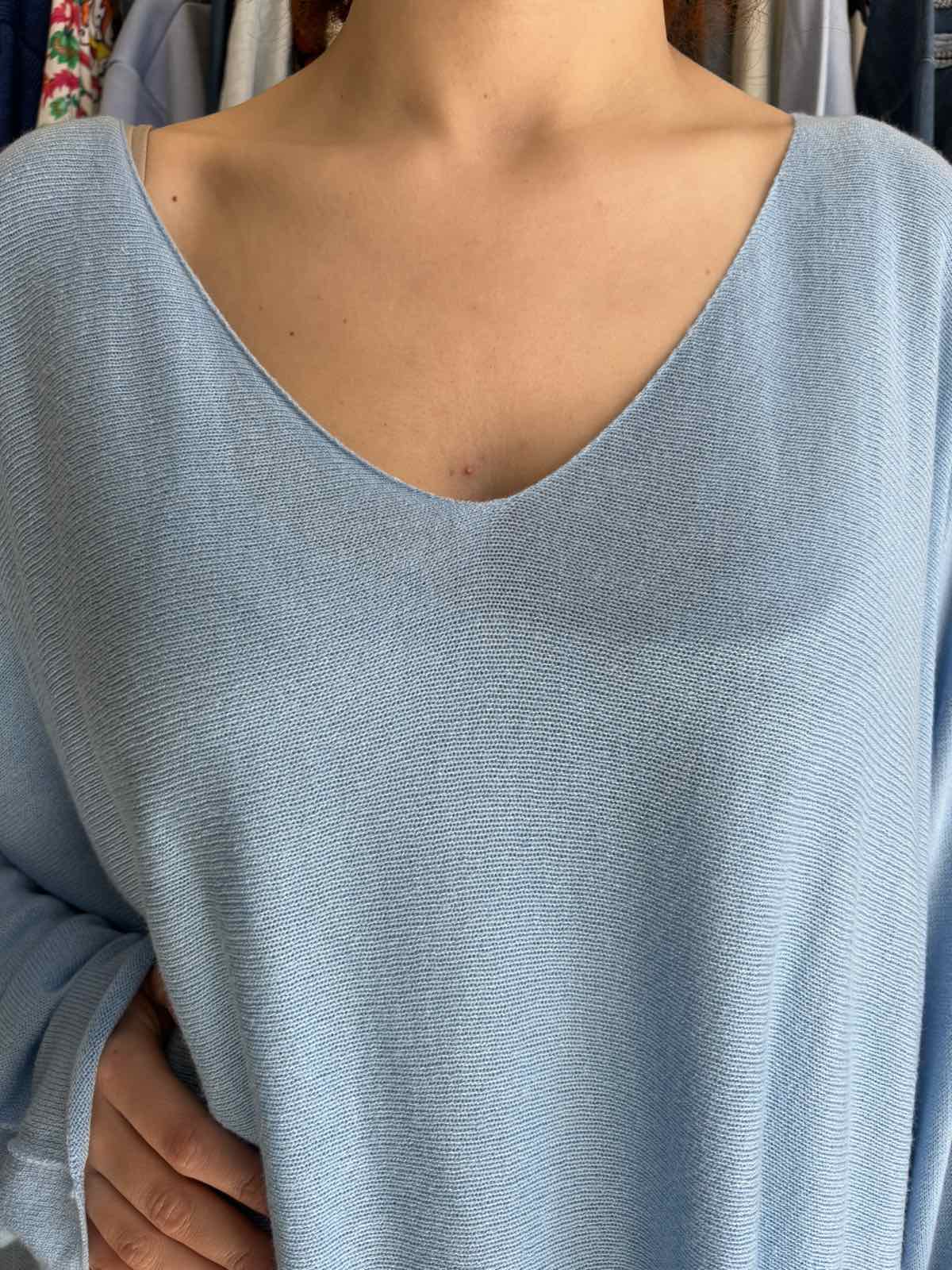PLUS SIZE ΠΛΕΚΤΗ ΜΠΛΟΥΖΑ ΜΕ V ΣΕ ΣΙΕΛ 6 PLUS SIZE ΠΛΕΚΤΗ ΜΠΛΟΥΖΑ ΜΕ V ΣΕ ΣΙΕΛ - Εικόνα 4